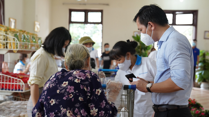 Vận hành 'Siêu thị mini 0 đồng': Eurowindow Holding nối dài vòng tay nhân ái - 2