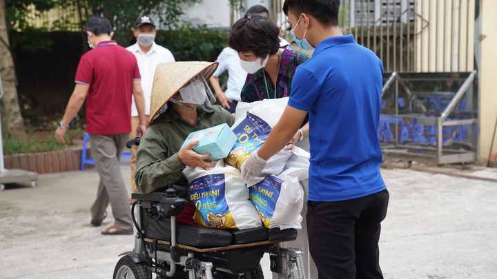 Vận hành 'Siêu thị mini 0 đồng': Eurowindow Holding nối dài vòng tay nhân ái - 3