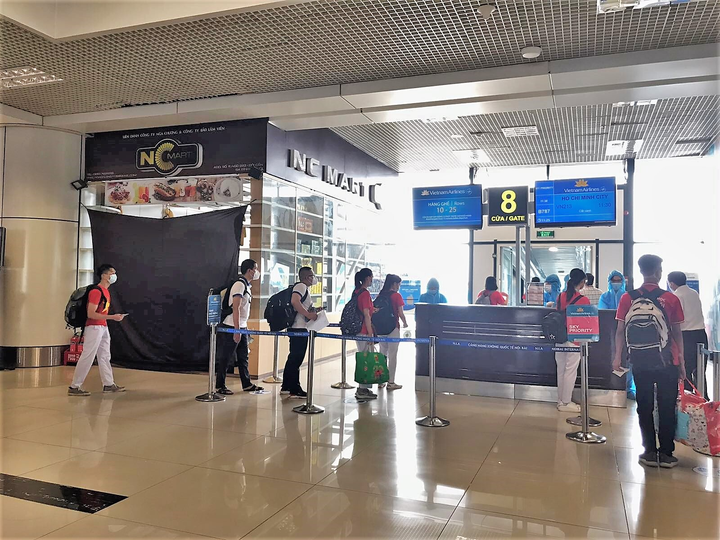Vietnam Airlines vận chuyển đoàn y bác sĩ lớn nhất từ đầu dịch COVID-19 - 5