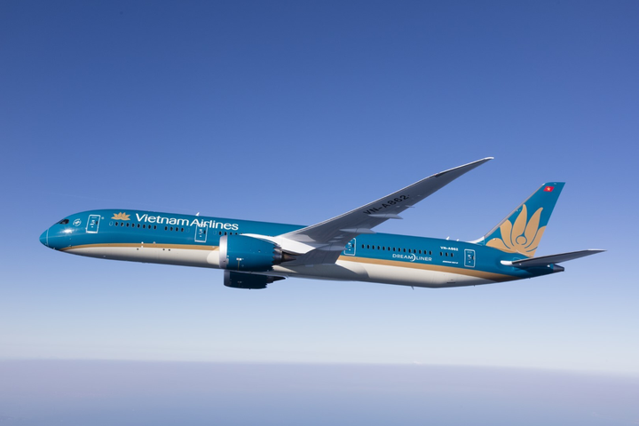 Vietnam Airlines vận chuyển đoàn y bác sĩ lớn nhất từ đầu dịch COVID-19 - 7