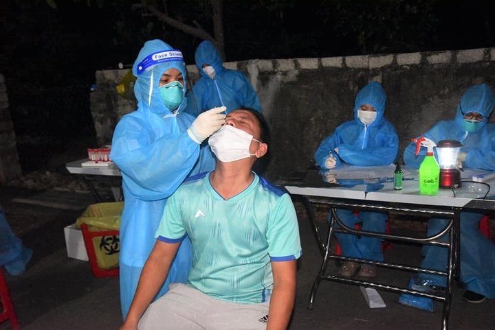 Nhân viên văn thư mắc COVID-19, giáo viên trường THPT ở Thanh Hóa phải cách ly - 1