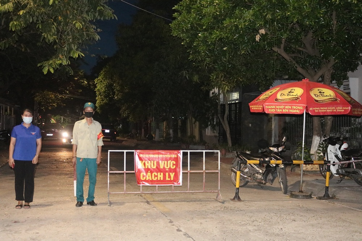 COVID-19 bùng phát, Đồng Hới lập 185 chốt kiểm soát dịch - 1