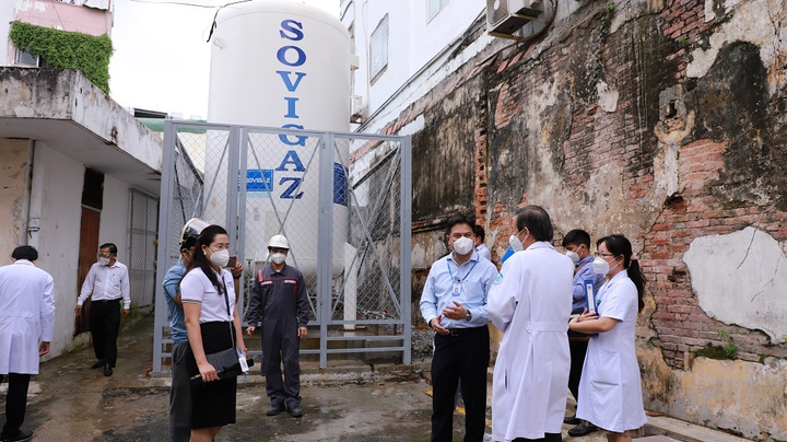 Thêm hệ thống Oxy cho gần 400 giường điều trị COVID-19 tại BV Nhiệt đới TP.HCM - 2
