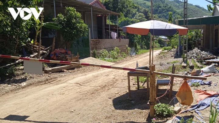 Sơn La: Người bán tạp hóa nghi mắc COVID-19 tiếp xúc nhiều cán bộ chốt kiểm dịch - 1