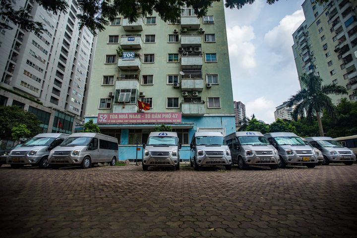 Hà Nội giãn cách xã hội, hàng trăm ôtô mới cứng nằm phơi nắng - 15