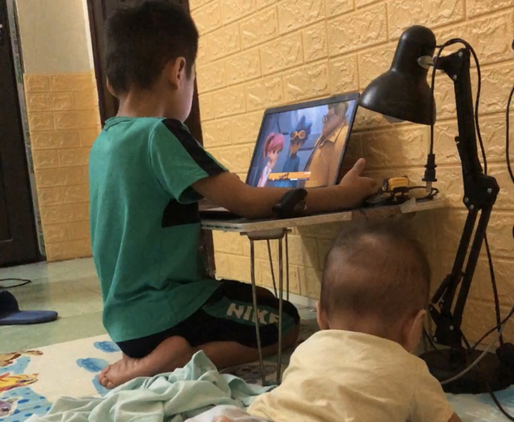 Phụ huynh cho con học lớp 1 ở quê để được đến trường - 2