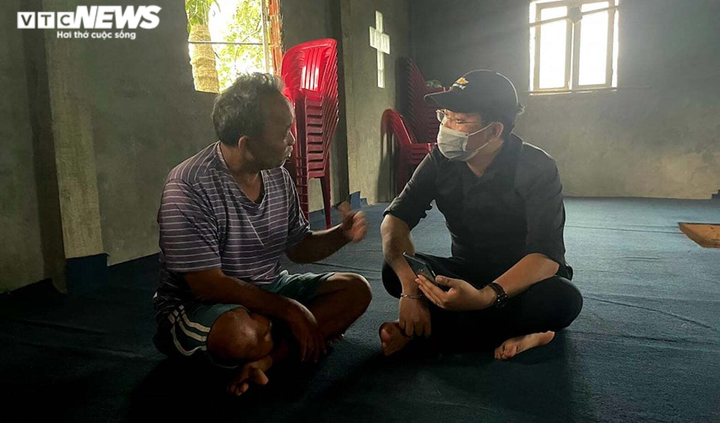 Ảnh: Hiện trường 'bắt vạ' 50 triệu/cây gỗ tạp, nhiều công an bị đánh nhập viện - 11