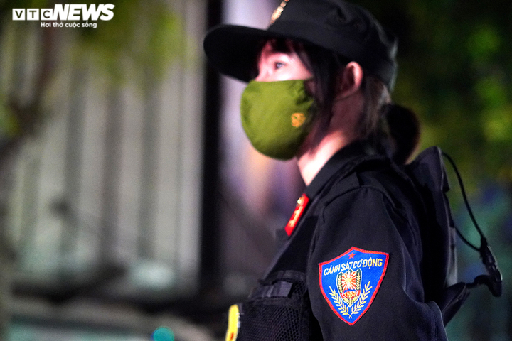 Đêm trắng đi làm nhiệm vụ cùng 'bông hồng thép' duy nhất của tổ công tác 141 - 10