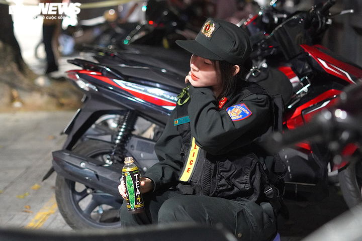 Đêm trắng đi làm nhiệm vụ cùng 'bông hồng thép' duy nhất của tổ công tác 141 - 14