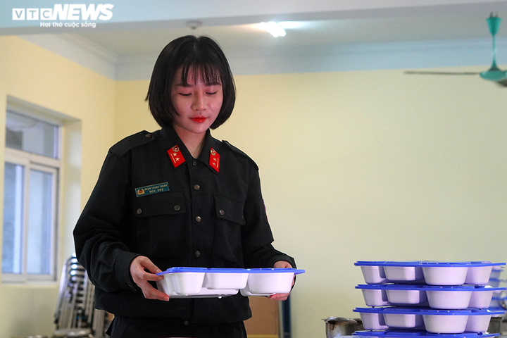 Đêm trắng đi làm nhiệm vụ cùng 'bông hồng thép' duy nhất của tổ công tác 141 - 3