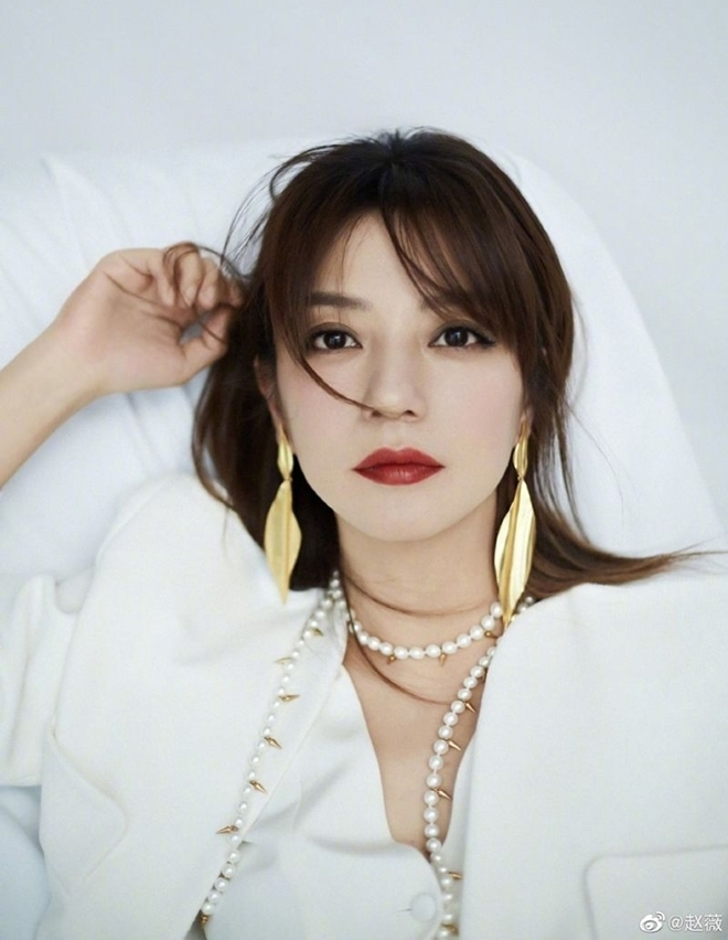 Triệu Vy bị 'phong sát', fan của Dương Mịch, Châu Tấn lo sợ cho thần tượng - 1