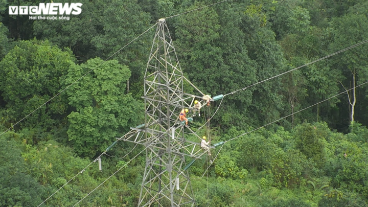 Người đảng viên 30 năm ‘cõng’ điện qua núi - 2