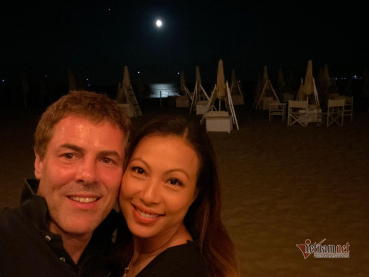 Hoa hậu Ngô Mỹ Uyên ở nhà dát vàng, lấy chồng giáo sư Italy giờ ra sao? Hoa hậu Ngô Mỹ Uyên ở nhà dát vàng, lấy chồng giáo sư Italy giờ ra sao? - 1