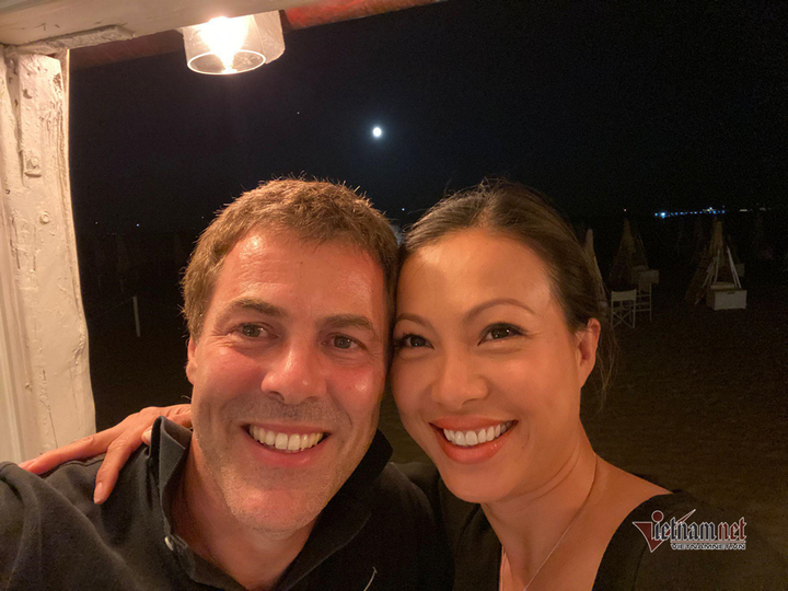 Hoa hậu Ngô Mỹ Uyên ở nhà dát vàng, lấy chồng giáo sư Italy giờ ra sao? - 2