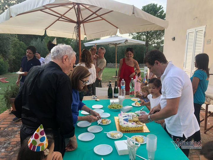 Hoa hậu Ngô Mỹ Uyên ở nhà dát vàng, lấy chồng giáo sư Italy giờ ra sao? - 3