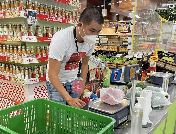 Đi chợ hộ ở TP.HCM: Chung cư nảy sáng kiến, tình nguyện viên gặp nhiều 'sự cố' - 3