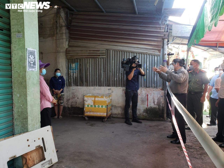 Thủ tướng xem người dân gọi số điện thoại khẩn cấp, tất cả đều được trả lời ngay - 2