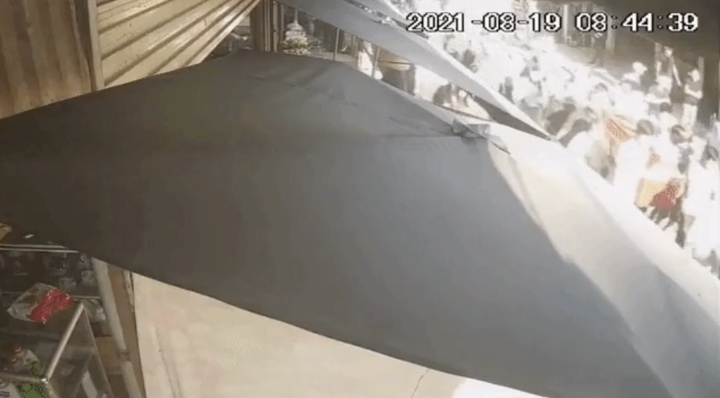 Để đông người tụ tập trong đám tang, chủ tịch xã ở Hà Nội bị đình chỉ công tác - 1