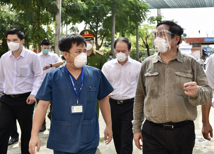 Thủ tướng đề nghị người dân gọi đường dây nóng, chờ xem bao lâu y tế có mặt - 2