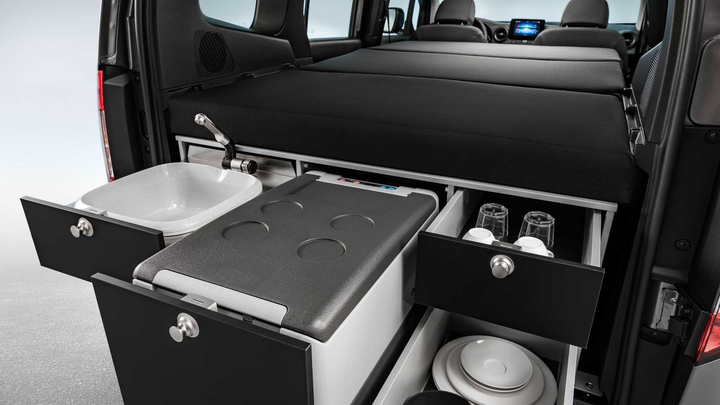 Mercedes-Benz ra mắt xe có giường ngủ - 8
