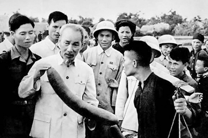 Chính sách chiêu hiền đãi sỹ của Bác Hồ và chế độ mới sau Cách mạng Tháng Tám - 2