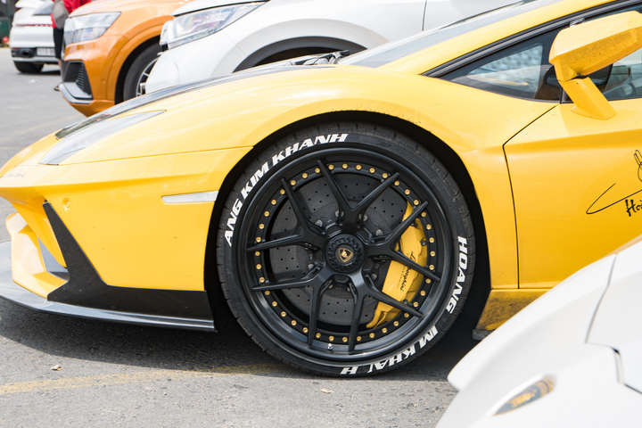 Những mẫu ôtô chính hãng có giá đắt nhất Việt Nam - 4