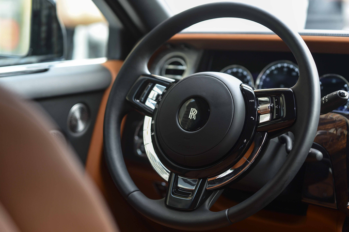 Những mẫu ôtô chính hãng có giá đắt nhất Việt Nam - 9