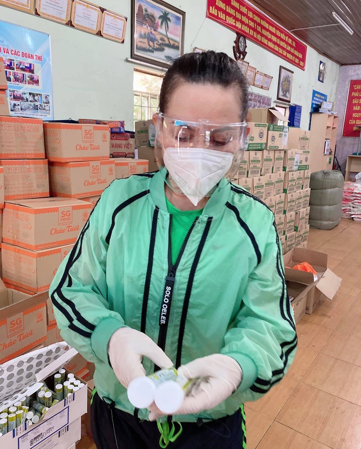 Vbiz và 1 tuần sóng gió: Phi Nhung mắc COVID-19, Khánh Thi khóc lóc giữa đêm - 2