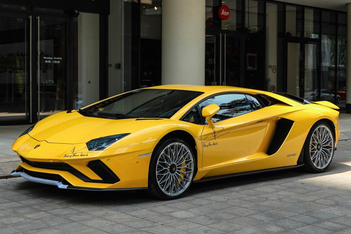 Những mẫu ôtô chính hãng có giá đắt nhất Việt Nam - 3