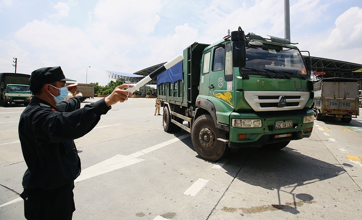 Bộ trưởng Giao thông Vận tải lên tiếng vụ công chức bán thẻ 'luồng xanh' - 1