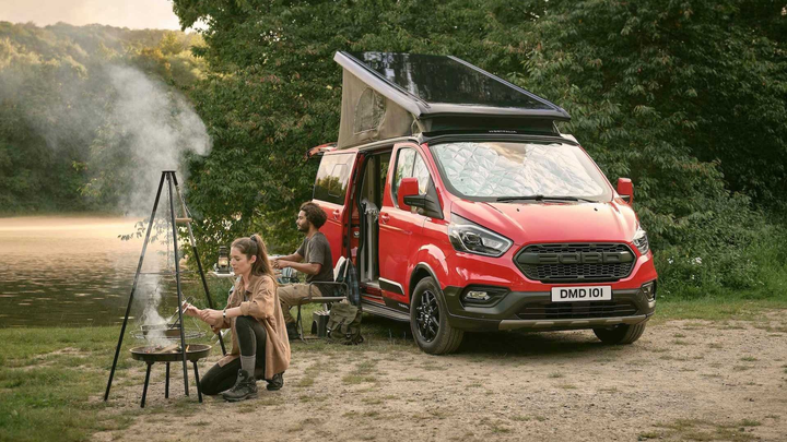 Phiên bản nhà di động của Ford Transit - 1