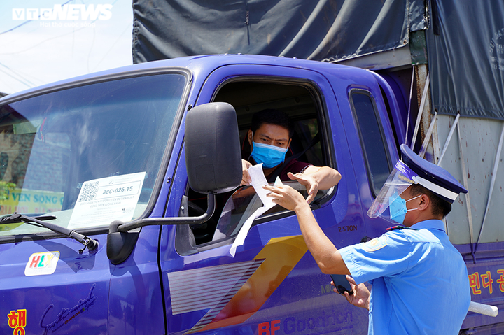 Hà Nội kiểm soát chặt luồng xanh, nhiều xe phải quay đầu - 8