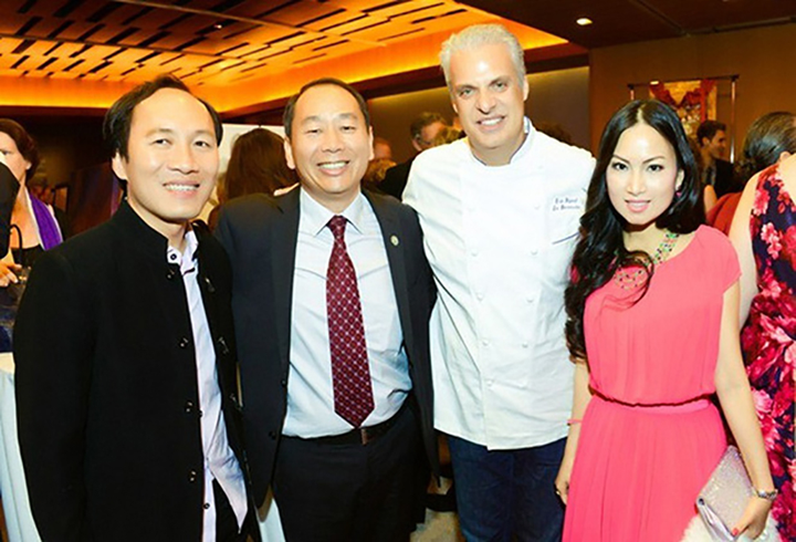 Em gái tỷ phú của Cẩm Ly: Có phi cơ riêng, góp trăm tấn lương thực chống dịch - 3