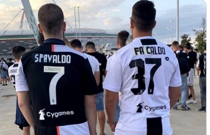 Cổ động viên Juventus đang rất nhớ Ronaldo - 6