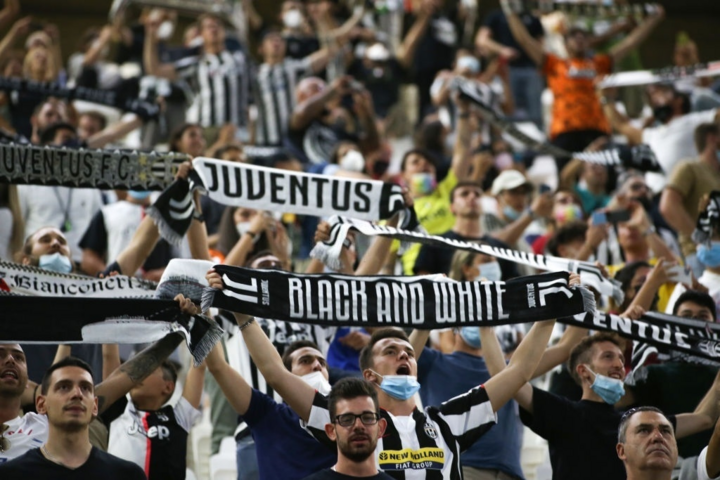 Cổ động viên Juventus đang rất nhớ Ronaldo - 7