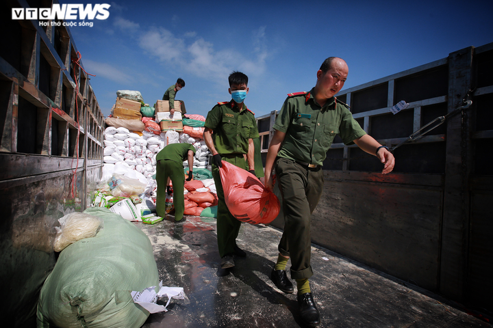 Ảnh: Chuyển miễn phí 350 tấn hàng của Bắc Kạn hỗ trợ các tỉnh miền Nam - 11