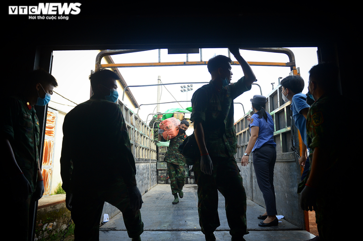 Ảnh: Chuyển miễn phí 350 tấn hàng của Bắc Kạn hỗ trợ các tỉnh miền Nam - 2