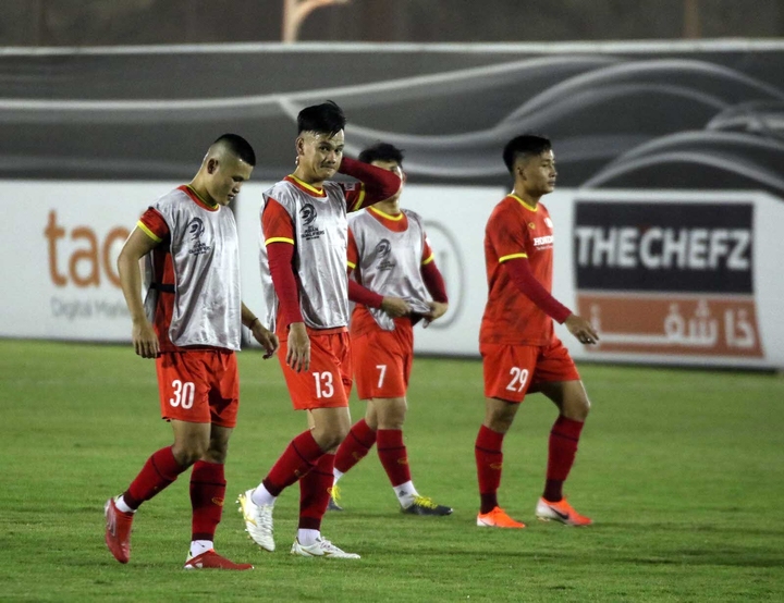 Ảnh: Tuyển Việt Nam làm quen với thời tiết nóng bức tại Ả Rập Xê Út - 6