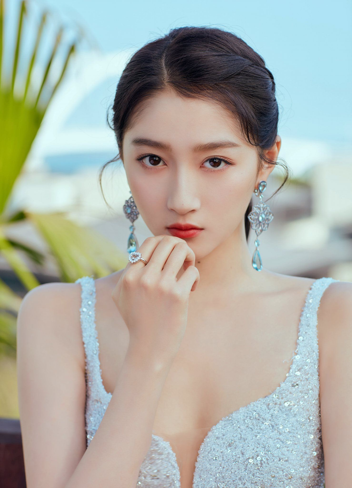 kinh khuyên triệu vy ảnh 12 Kinh Khuyên - thế lực từng chống lưng cho Triệu Vy, Ngô Diệc Phàm - mạnh cỡ nào? - 11