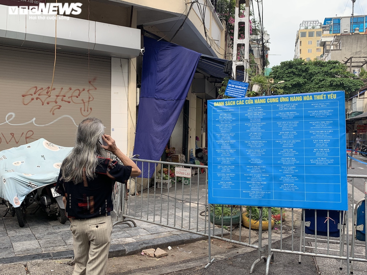 Hoạt động trở lại, chợ Hàng Bè in bảng lớn thay dán giấy chi chít để mời hàng - 10