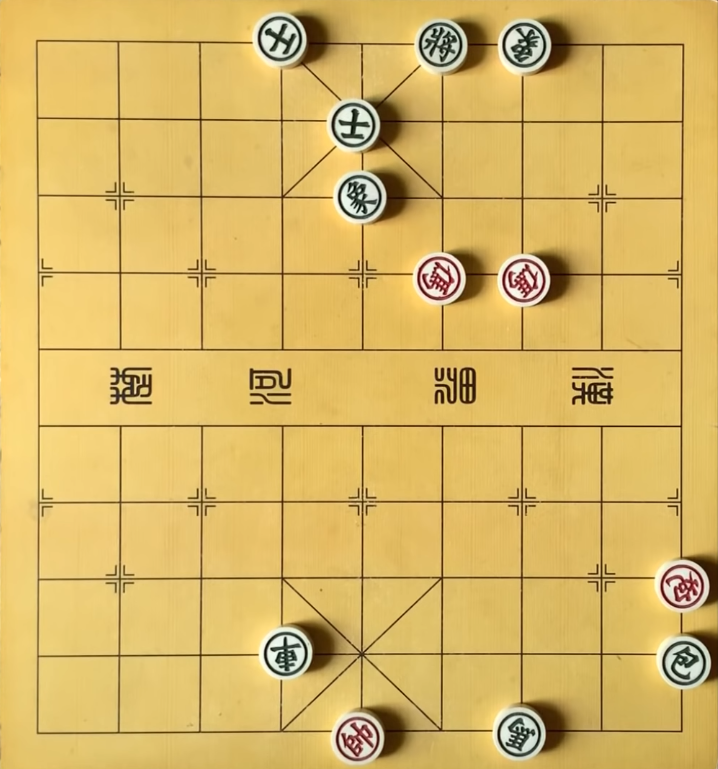 Nước cờ nào để quân đỏ thoát khỏi thế kèm cặp quyết liệt của quân xanh? - 1