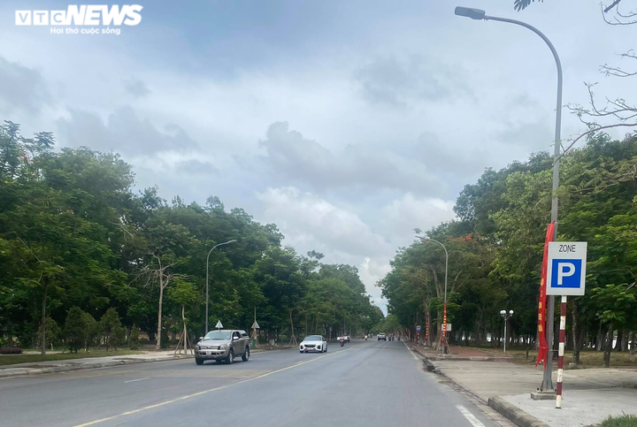 Ảnh: Nhịp sống vắng lặng lạ thường ở TP Huế những ngày chống dịch COVID-19 - 13