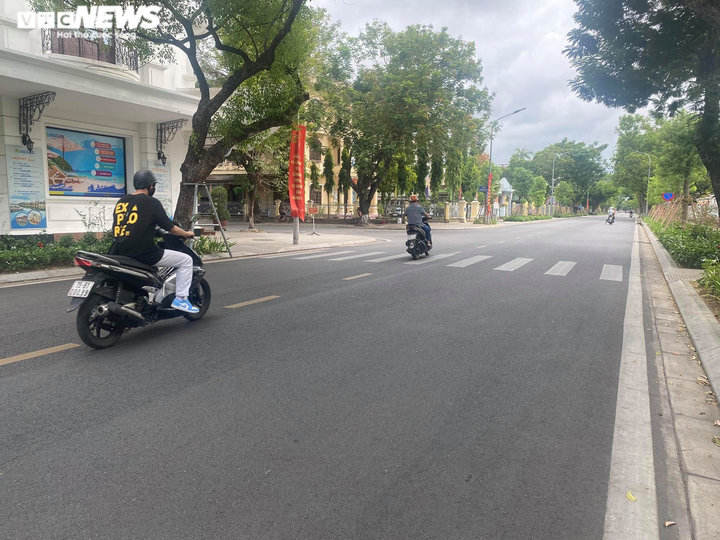 Ảnh: Nhịp sống vắng lặng lạ thường ở TP Huế những ngày chống dịch COVID-19 - 3
