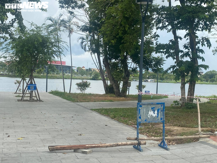 Ảnh: Nhịp sống vắng lặng lạ thường ở TP Huế những ngày chống dịch COVID-19 - 12