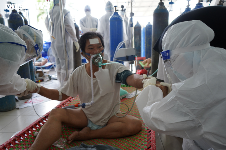 F0 khỏi bệnh ở lại cứu F0: 'Tôi mang ơn y bác sĩ đã cứu mình khỏi cửa tử' - 4