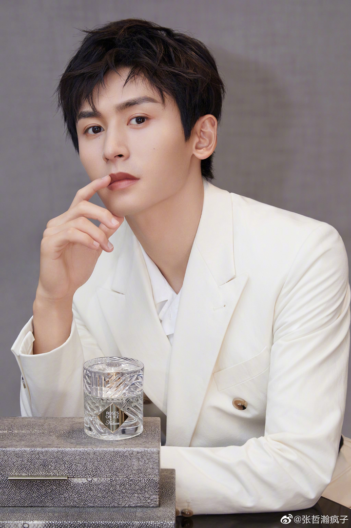 kinh khuyên triệu vy ảnh 15 Kinh Khuyên - thế lực từng chống lưng cho Triệu Vy, Ngô Diệc Phàm - mạnh cỡ nào? - 14