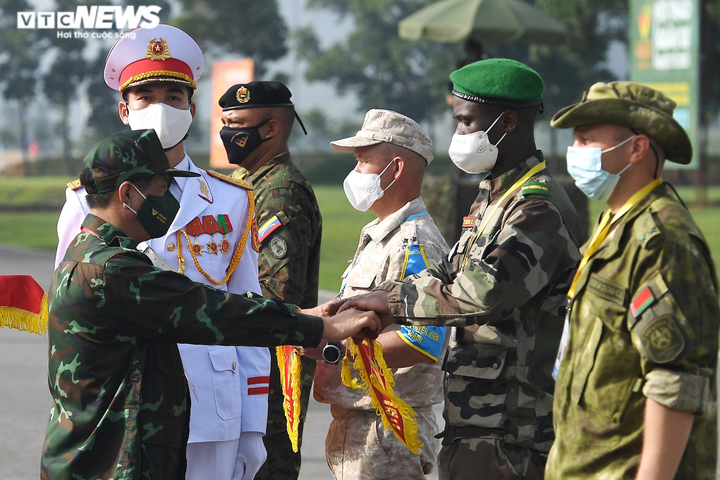 Bắt đầu thi 'Xạ thủ bắn tỉa' và 'Vùng tai nạn' tại Army Games 2021 ở Việt Nam - 1