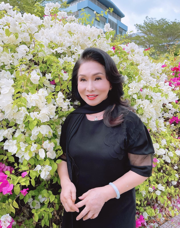 NSND Bạch Tuyết tuổi 77 sống như tu hành, học online 4 tiếng/ngày - 1