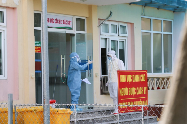8 nhân viên y tế tại Bệnh viện dã chiến ở Nghệ An dương tính SARS-CoV-2 - 1