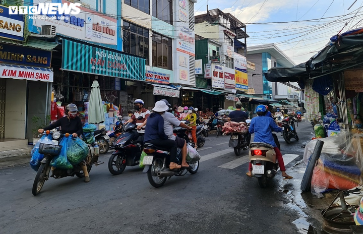 TP Quảng Ngãi: Từ ngày 2/9, mỗi hộ gia đình đi chợ 3 ngày/lần - 1